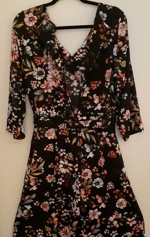 SUPER CUTE! FLORAL JUMPSUIT ๐พ๐บ - Picture 4 of 8